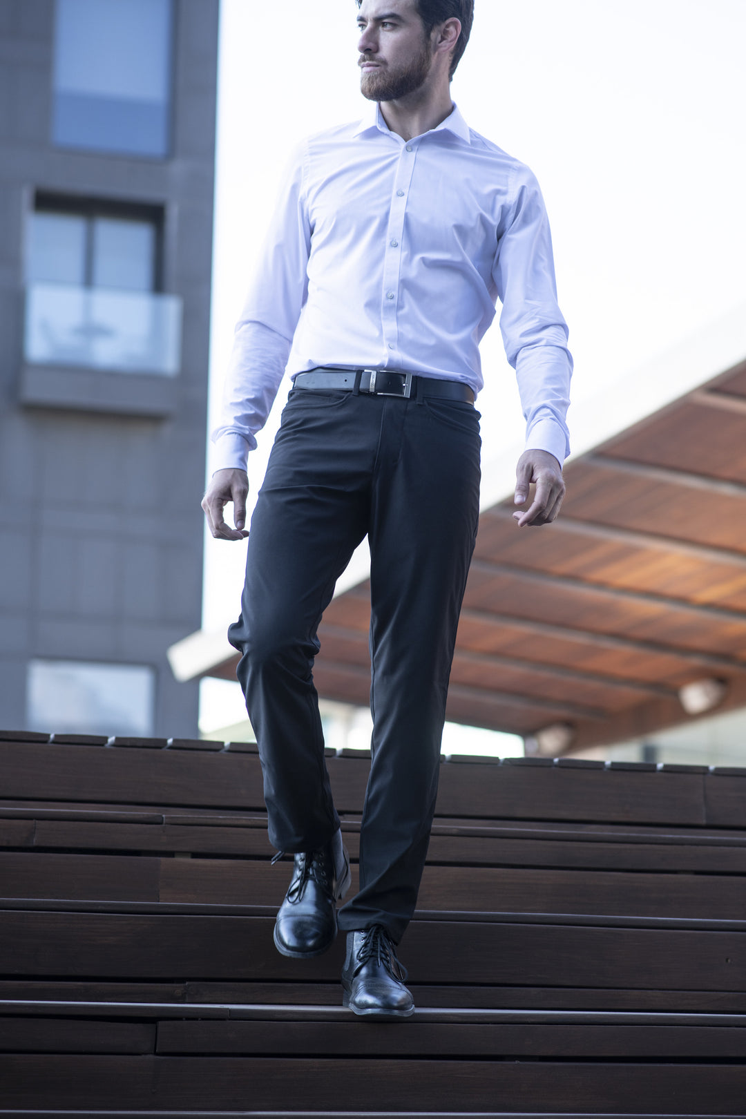 Como combinar pantalón negro